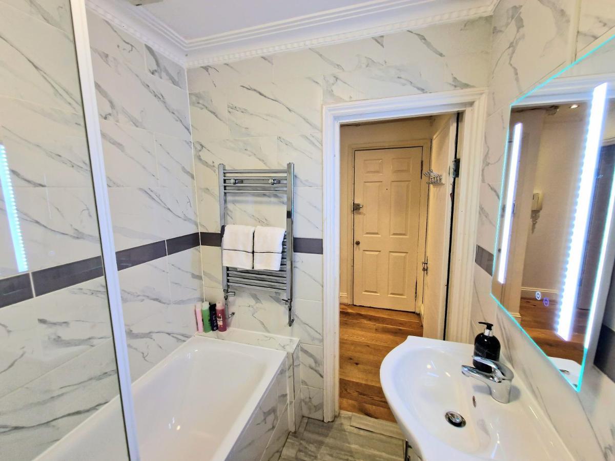 Cosy Home In Kensington - Great Location! 3 Minutes Walk To Earl'S Court Station Londra Dış mekan fotoğraf