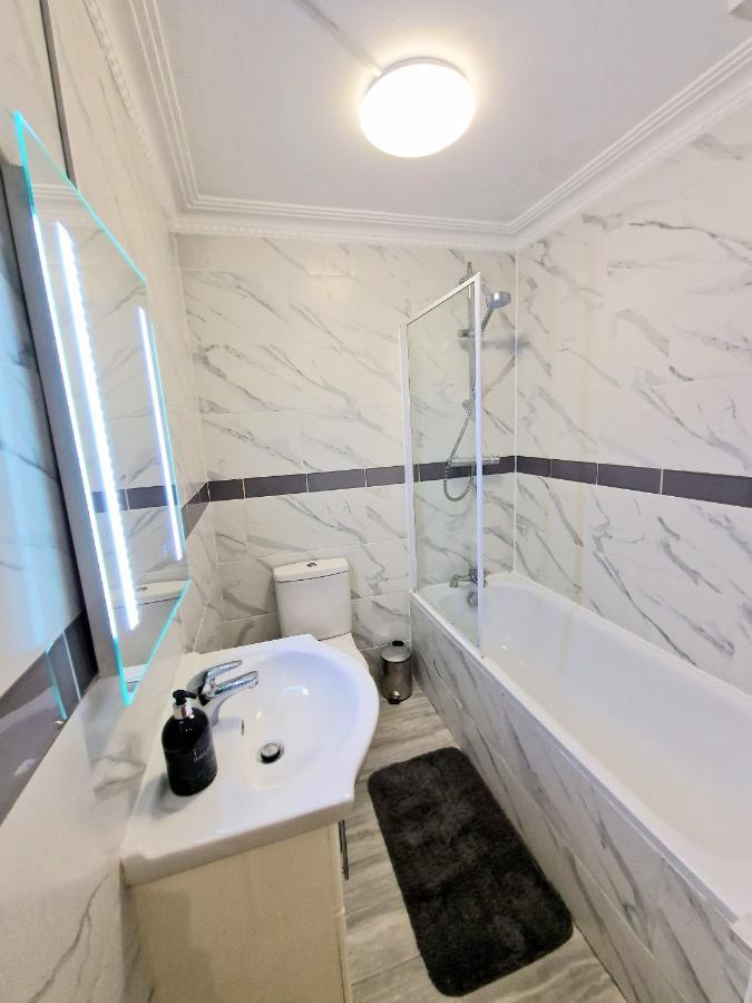Cosy Home In Kensington - Great Location! 3 Minutes Walk To Earl'S Court Station Londra Dış mekan fotoğraf