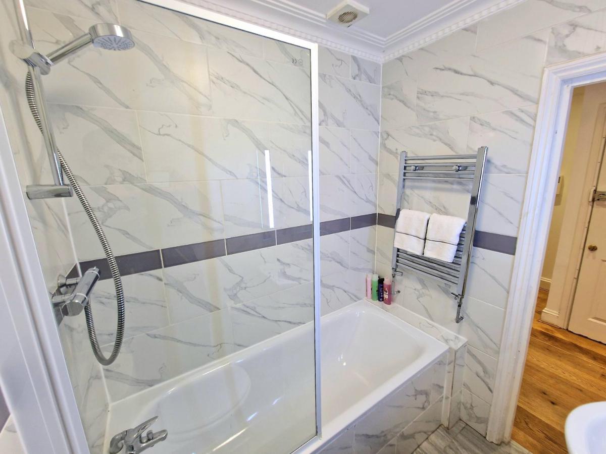 Cosy Home In Kensington - Great Location! 3 Minutes Walk To Earl'S Court Station Londra Dış mekan fotoğraf