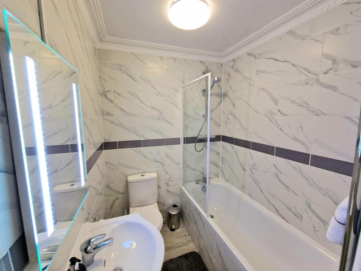 Cosy Home In Kensington - Great Location! 3 Minutes Walk To Earl'S Court Station Londra Dış mekan fotoğraf